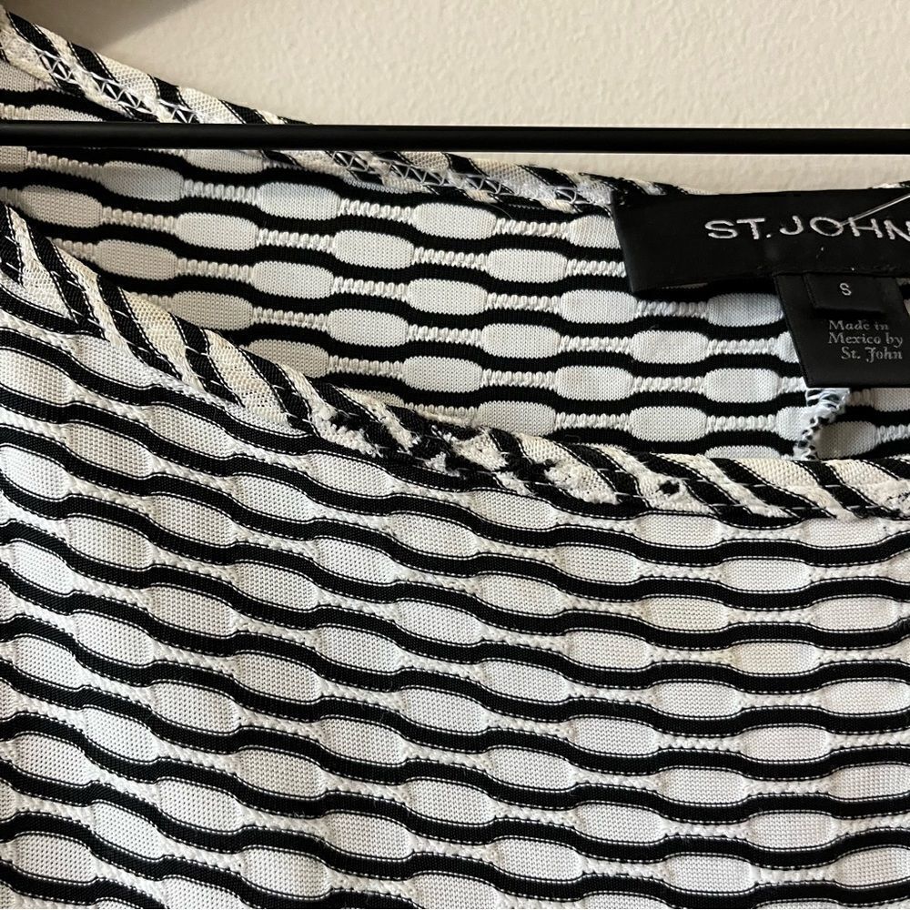 St. John Short Sleeve Top - Picture 8 of 13